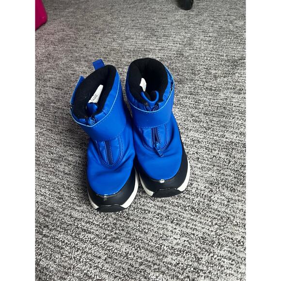 Boy’s snow boots.  Size 12 - Picture 7 of 11